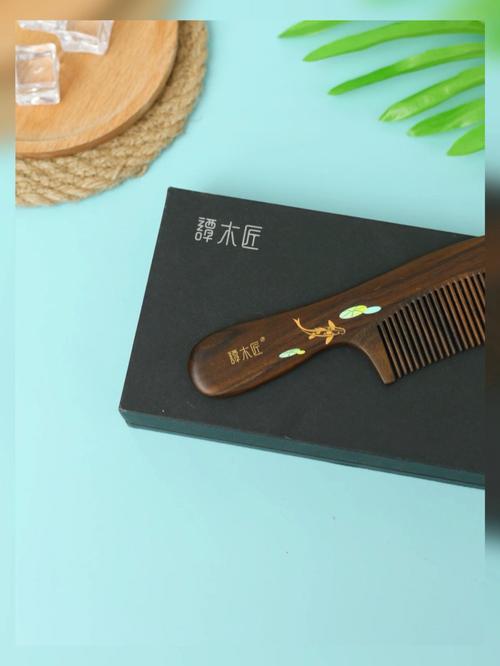 送梳子的寓意（送梳子的寓意和象征）