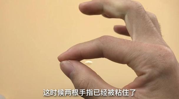 被502胶水粘到手怎么办（手沾上502胶水怎么去掉）