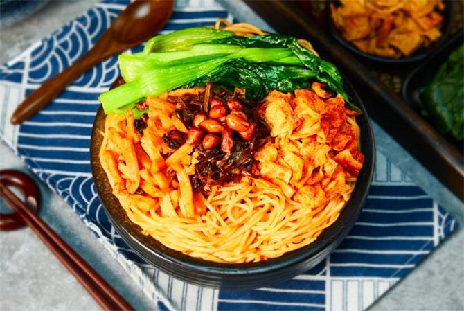 一碗螺蛳粉热量（一碗螺蛳粉热量有多高）