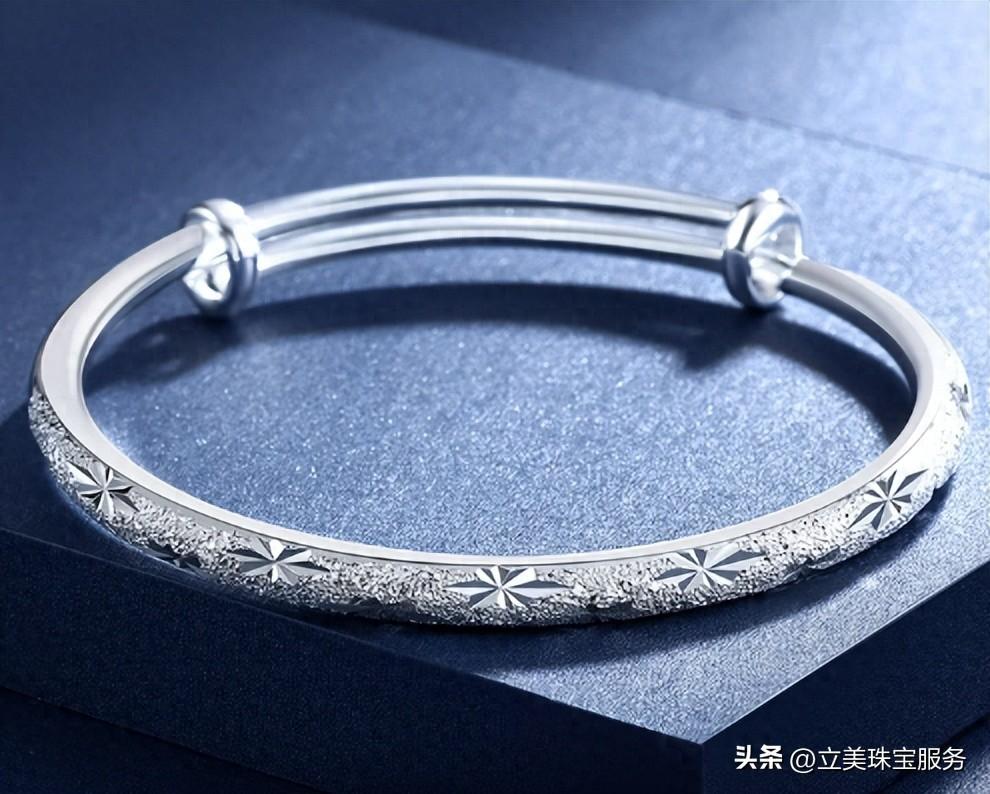 戴银项链对身体有什么好处（带银项链的好处）