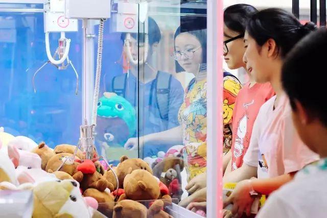 抓娃娃的技巧怎么才能抓上来（抓娃娃有哪些的技巧）