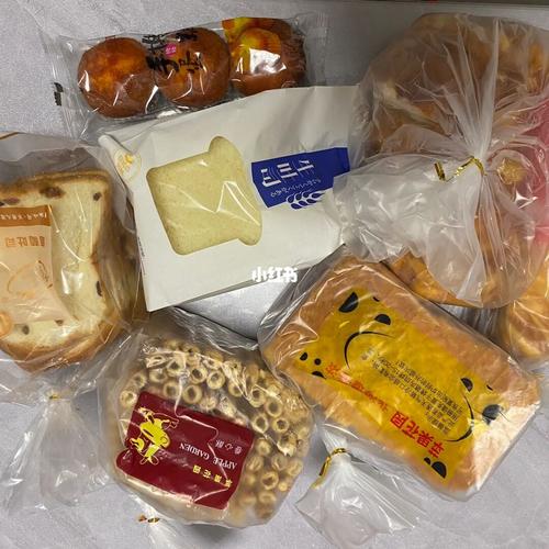 面包放冰箱里能保存几天（面包放冰箱可以保存多久）