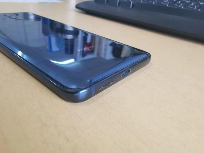 手机后盖开胶了怎么办（手机后盖开胶了怎么解决）