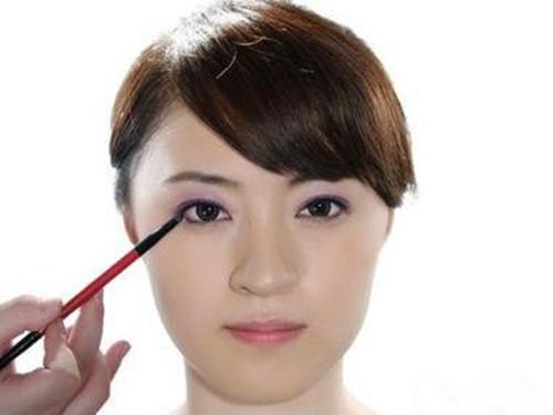 眼睛变大的自然方法（如何让眼睛变大的自然方法）