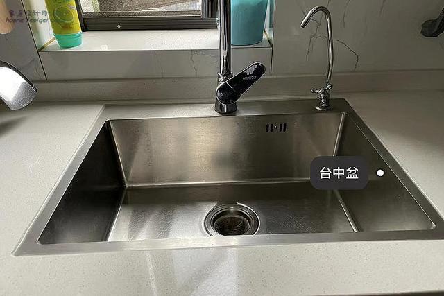 台上盆和台下盆哪个好（台上盆和台下盆的优缺点哪个好）