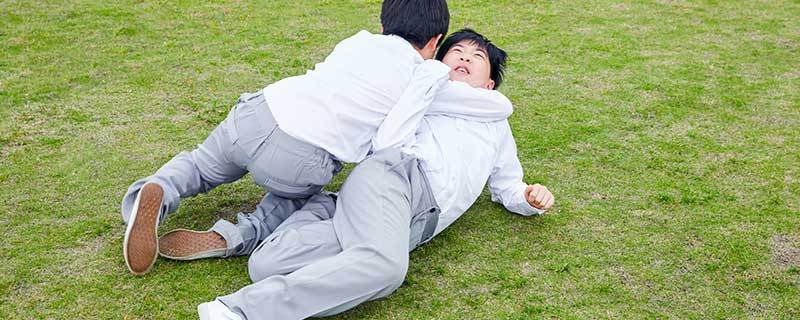 梦见与人打架我占上风（梦见与人打架我占上风什么意思）